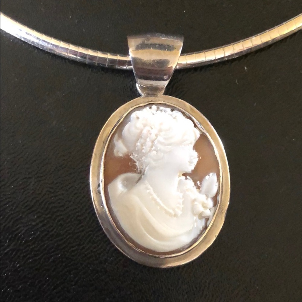 Pendant necklace